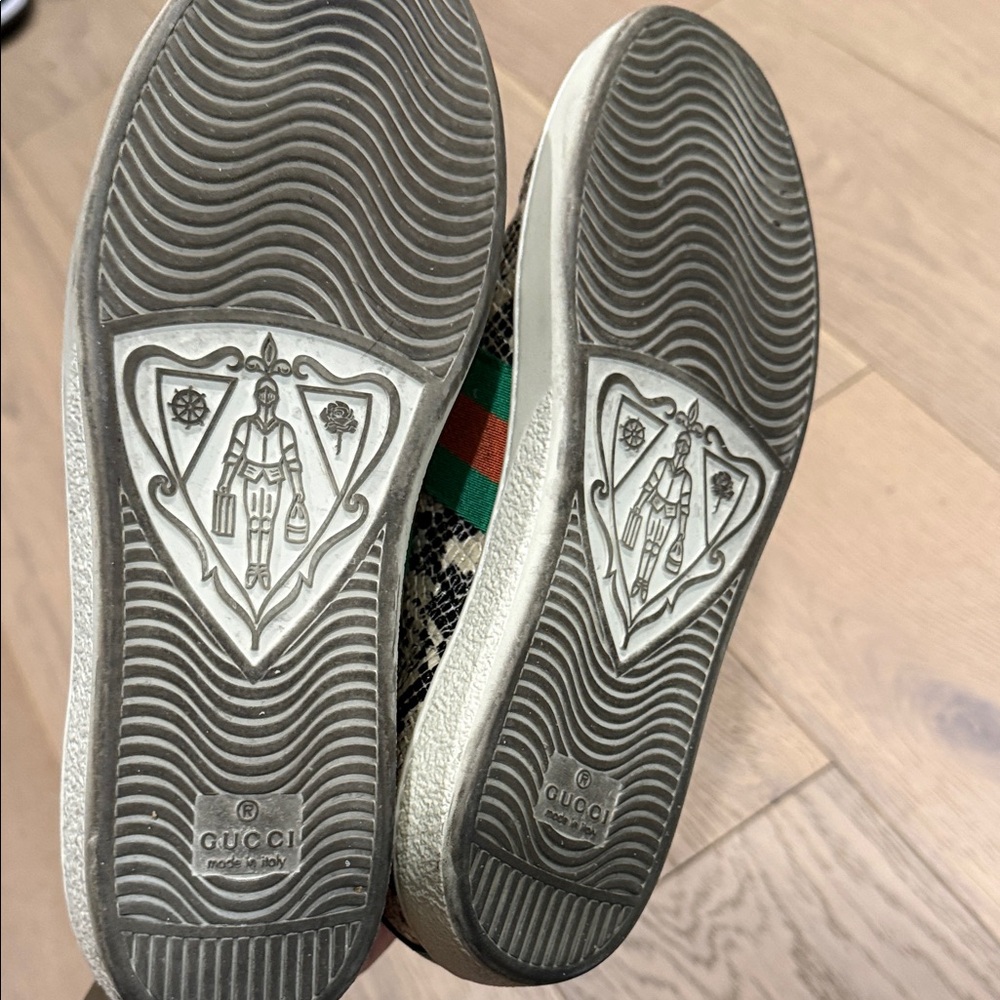 Gucci White Snake-Print Low Tops with Green Heel Panel - Picture 5 of 5